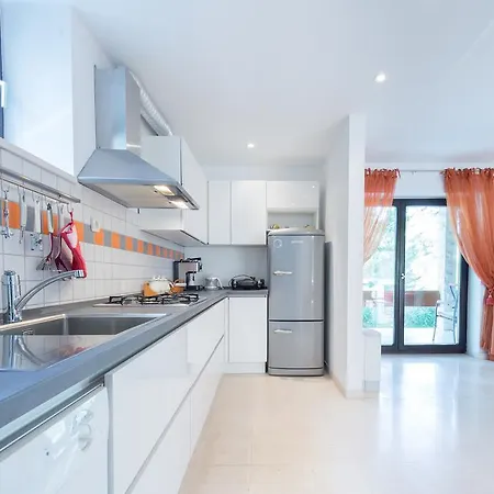 Dora Apartment