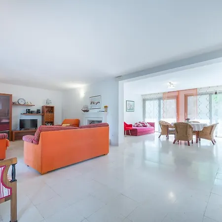 Dora Apartment