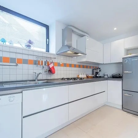 Gorgeous Dora アパート ツァヴタット