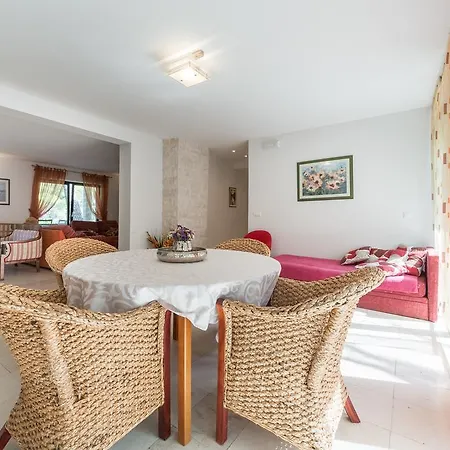 アパート Gorgeous Dora