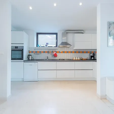 Gorgeous Dora アパート ツァヴタット