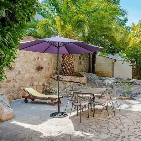 Gorgeous Dora アパート