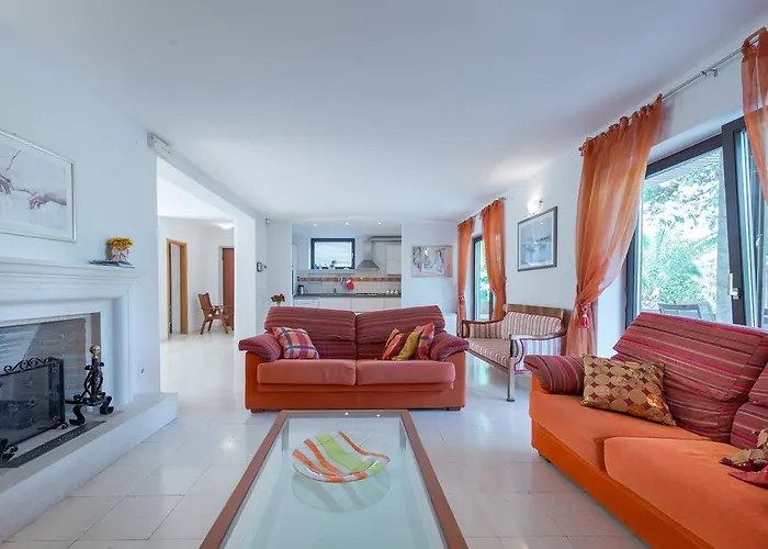 Gorgeous Dora 公寓 *